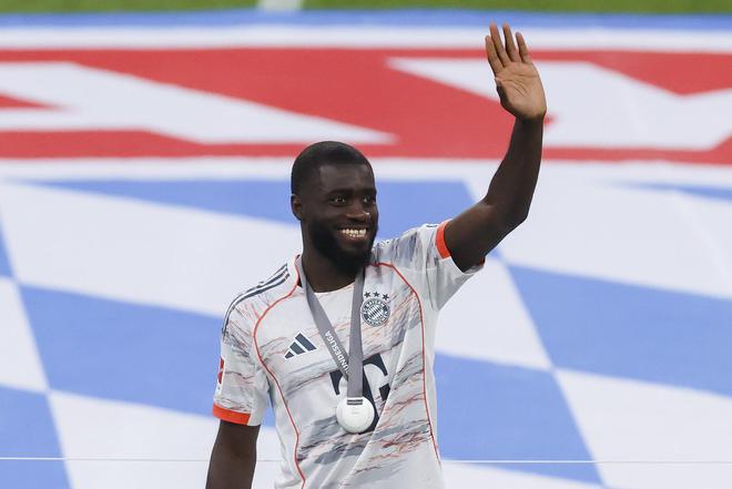 德天積極進(jìn)展，拜仁續(xù)約帕梅卡諾，球員傾向續(xù)約。