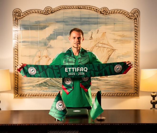 官方：達(dá)曼無簽證合作與斯洛伐克國(guó)腳杜達(dá)共事