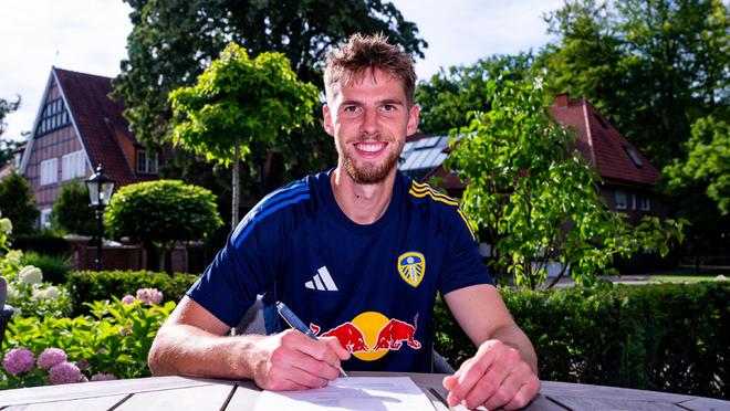 利茲聯(lián)官宣簽下霍芬海姆中場施塔赫，轉(zhuǎn)會(huì)費(fèi)2000萬歐。