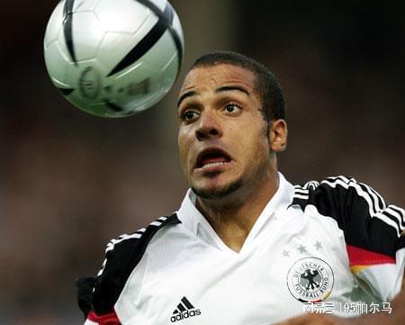 德國速度之星，世界杯一戰(zhàn)成名，29歲因傷退役。