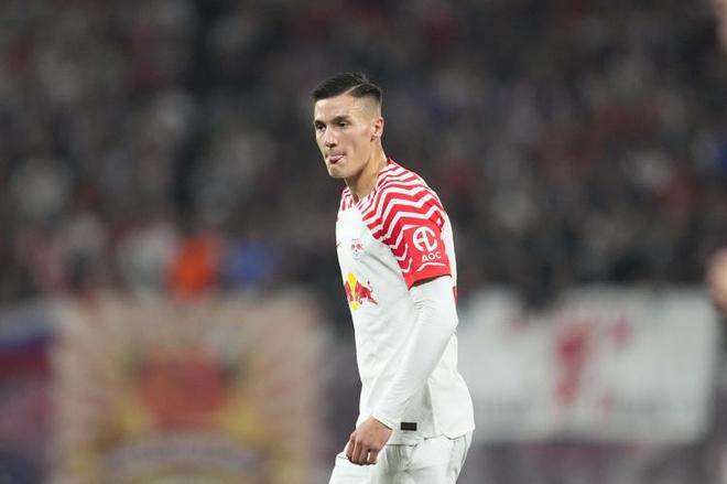 22歲高中鋒，曼聯(lián)首選9號，君子協(xié)定助購，紐卡爭搶中。