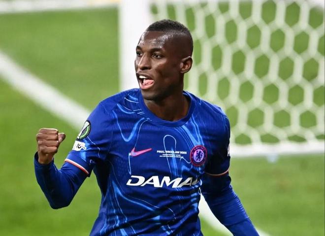 記者：拜仁有意雅克松，租借操作。